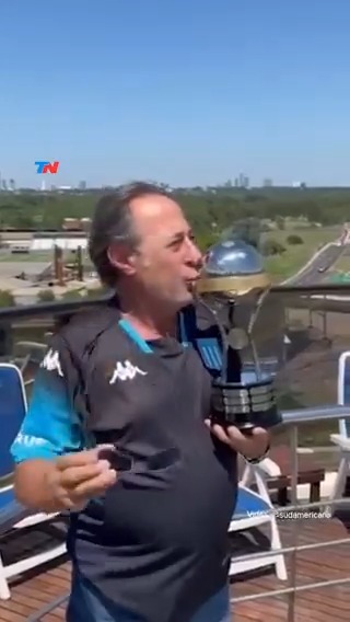 "¿HERMOSA MAÑANA, VERDAD?" I El mensaje de Guillermo Francella luego de que Racing ganara la Copa Sudamericana.