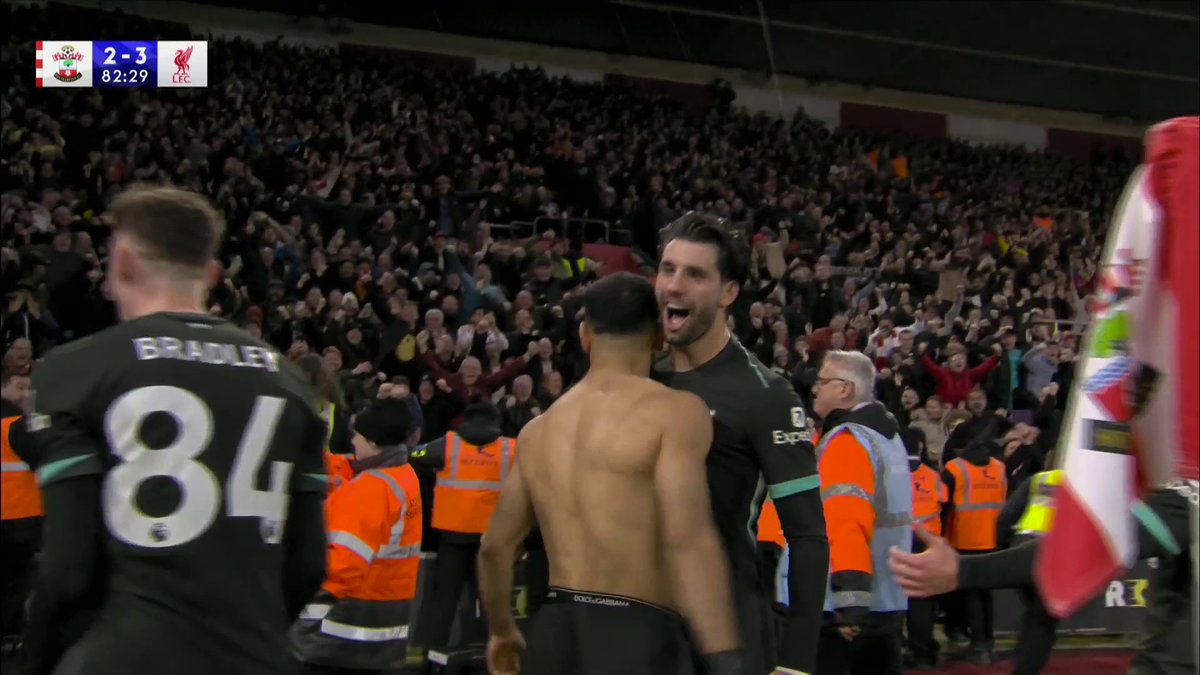 "He has bailed them out in the Southampton rain!" 🌧 Mo Salah from the spot! 🎯