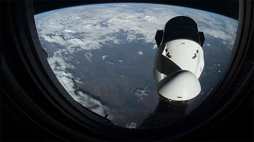 From one Dragon to another. This time-lapse video from the orbital outpost looks out a window on the SpaceX #Dragon crew spacecraft to the Dragon cargo spacecraft beginning at sunrise above Central Africa then ending above the Indian Ocean south of Madagascar.