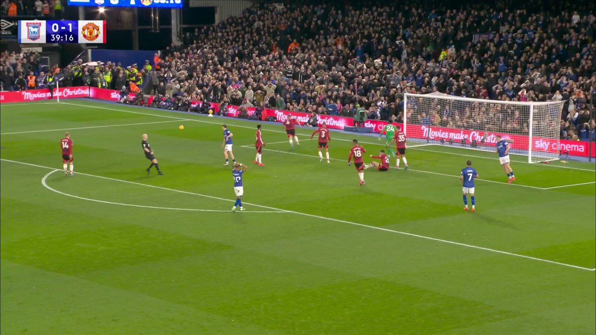 Is this the save of the season? #IPSMUN 🎥 Sky Sports Premier League