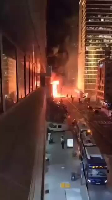 النار بالنار والتصعيد بالتصعيد والمبنى بالمبنى والمدني بمستوطن يهودي وبيروت بمقابل تل ابيب غابت #تل_أبيب وبإذن الله #تل_أبيب_تحترق على يد بسالة وشجاعة وقوة #حزب_اللہ وباقي المقاومة والفصائل في #غزة ومنها #حماس و #القسام والمقاومة الاسلامية العراقية وكذلك #الحوثيين