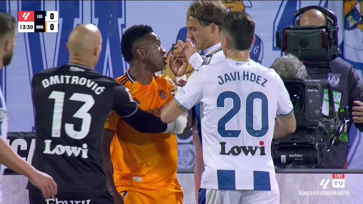"Vini Jr is absolutely furious!" 🎙️ The Brazilian winger didn't appreciate this from Leganés player Sergio González 👀