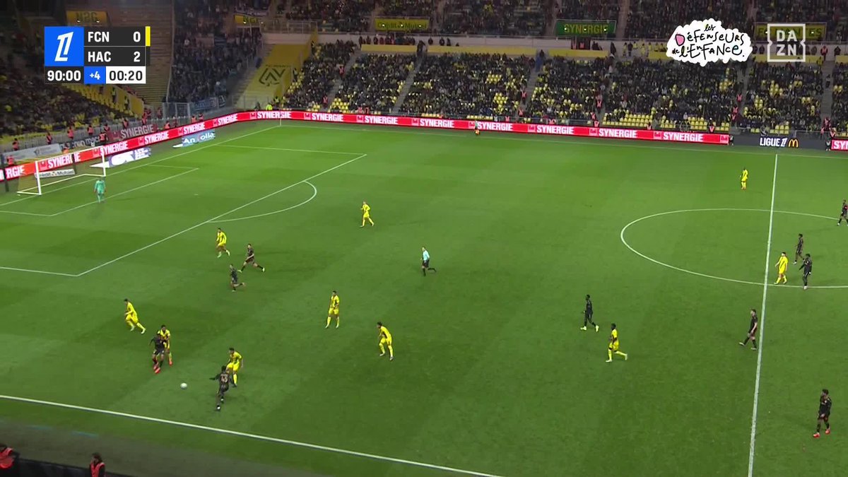 🚨 Scène incroyable à Nantes ! 🤯 Interruption de la rencontre face au Havre suite à la protestation des supporters. L’arbitre renvoie tous les joueurs aux vestiaires.