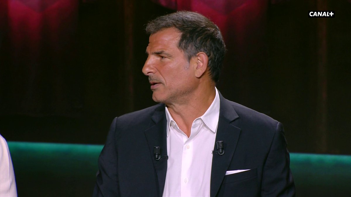 "Son entourage ne doit pas le victimiser" 🎙️ L'avis de Marc Lièvremont sur le cas Matthieu Jalibert au sein du XV de France 🇫🇷 Et vous, qu'en pensez-vous ?