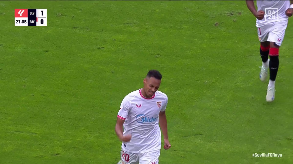 Min. 21: Isaac, que no marca desde el año pasado, falla una buena ocasión. La grada reacciona y corea su nombre. Min. 28: Isaac se inventa una jugada, como hacía el año pasado, y asiste a Sow para el gol clave. Urge conectar el centro del campo con Isaac