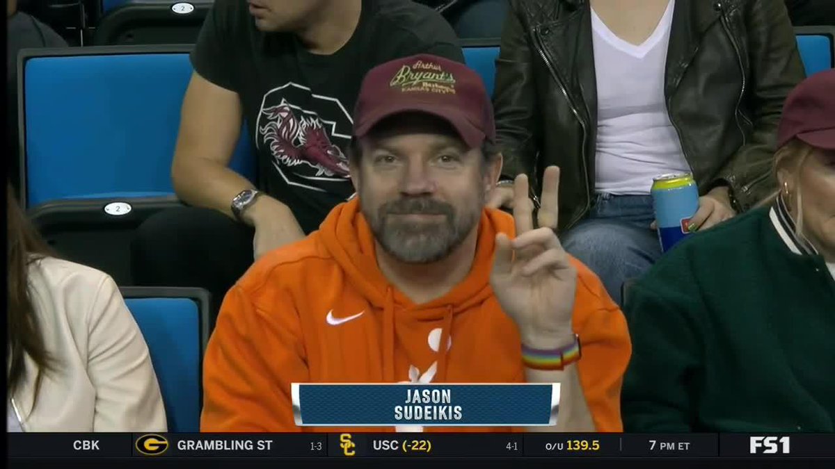 Guess who's back? Jason Sudeikis, of course 😎 Enjoying some UCLA Women's Basketball #B1GWBBall on FS1 📺