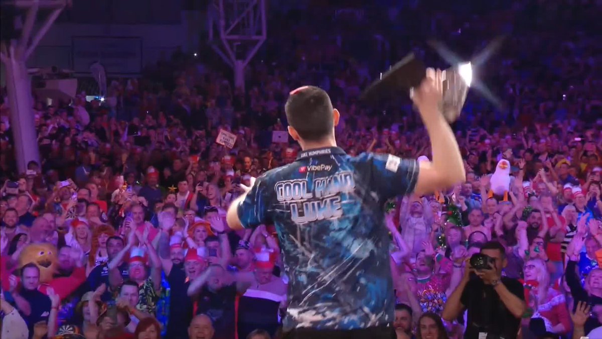 YOUR CHAMPION! 🏆 What a moment for Luke Humphries! 👏 The world number one goes back-to-back at the Players Championship Finals to add another title to his growing haul!