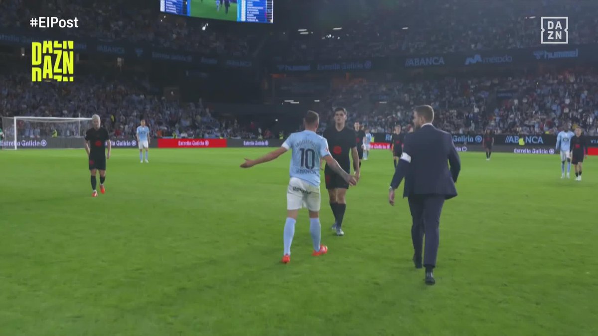 🗣️ "Me pisaste. Él lo vio y te va a cambiar" 🗣️ "Pero es una faltita" La conversación entre Iago Aspas y Gerard Martín en el Celta-Barça #ElPost