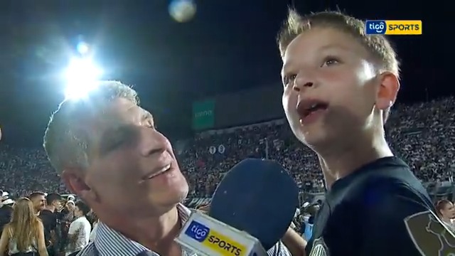 🔝El MOMENTAZO de Martín #Palermo y su hijo en los festejos de Olimpia campeón en Paraguay. "No soy de Olimpia, soy DE BOCA".💙💛💙