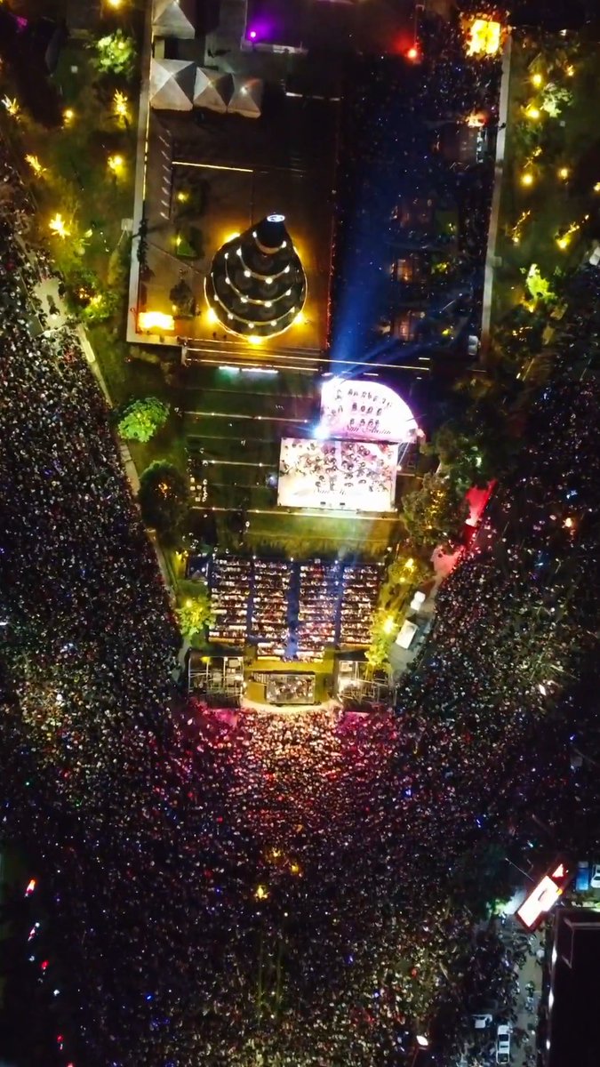 🇸🇻 BUKELE'S CHRISTMAS W: EL SALVADOR GOES FROM CARTEL CENTRAL TO FESTIVE WONDERLAND Remember when this was "most dangerous country in the world"? Now they're doing Christmas tree lightings like Disney World.
