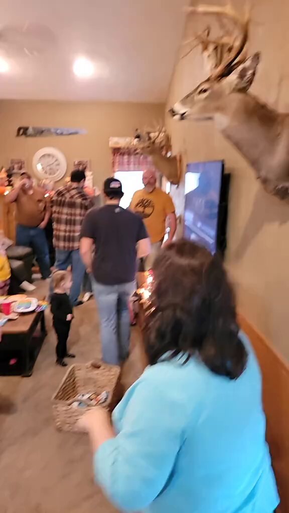 NEW THANKSGIVING TRADITION Love seeing entire families doing the iconic Trump Dance 🇺🇸🔥 Donald J. Trump