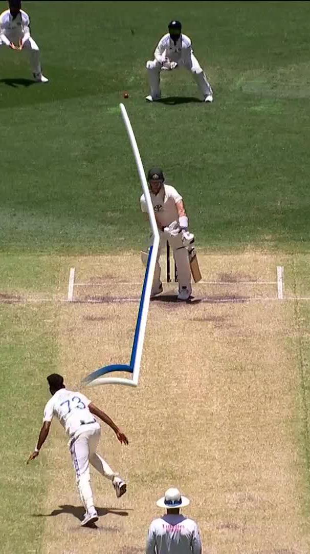 WHAT A BEAUTY BY SIRAJ TO DISMISS SMITH⚡ - Excellent Catch by Pant. 🔥