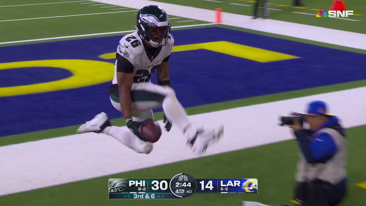 SAQUON BARKLEY. 😱 WHAT A PLAYER. #FlyEaglesFly 📺 NBC &amp; Peacock