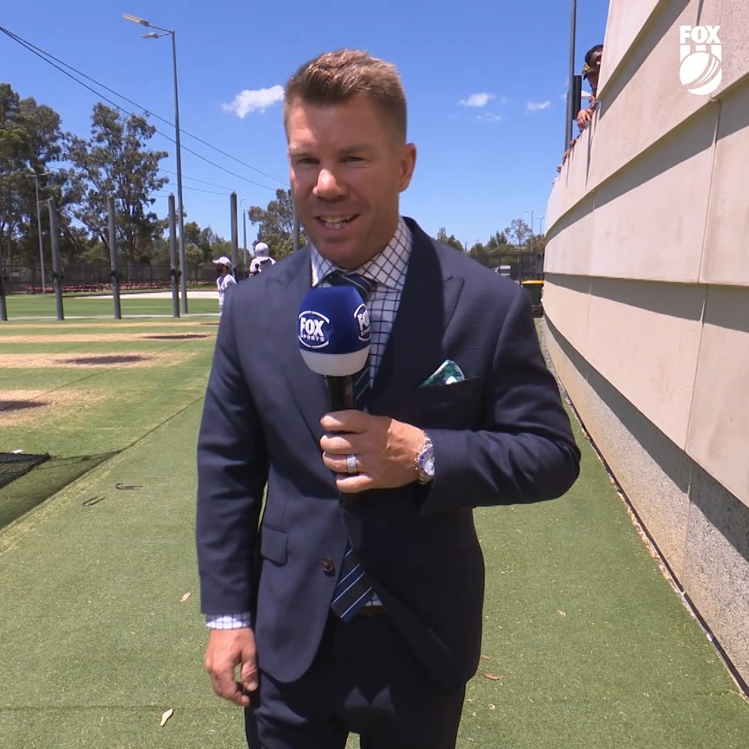 David Warner covering the batting practice of Indian Captain Rohit Sharma. ⚡