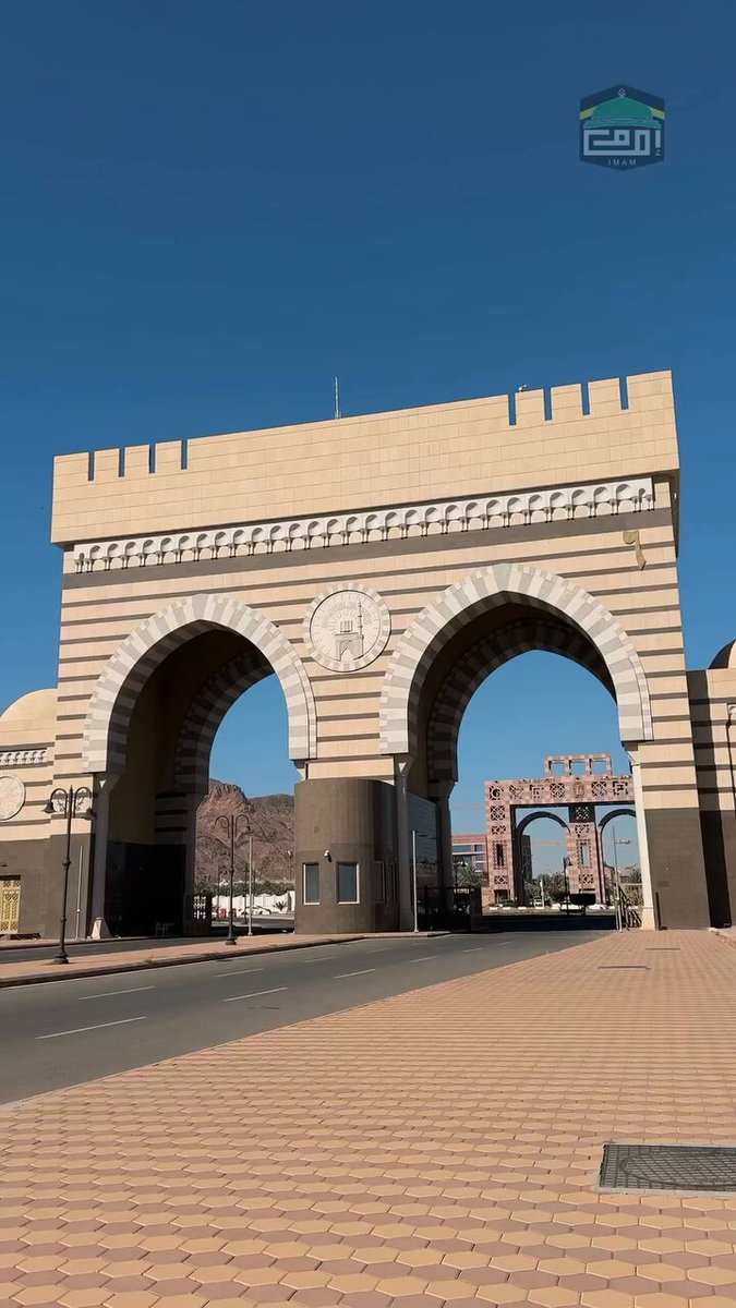 The best university in the world, where every Muslim dreams of studying— 🧵 [The Islamic University of Madinah in 30 seconds] The Islamic University of Madinah is located in the city of Medina, Saudi Arabia. It is a tertiary institution dedicated to contributing back to the