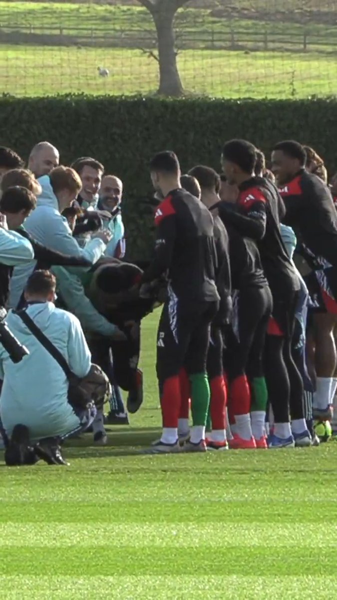 Ethan Nwaneri is given slaps by the Arsenal squad to mark his first ever Premier League goal. 😂