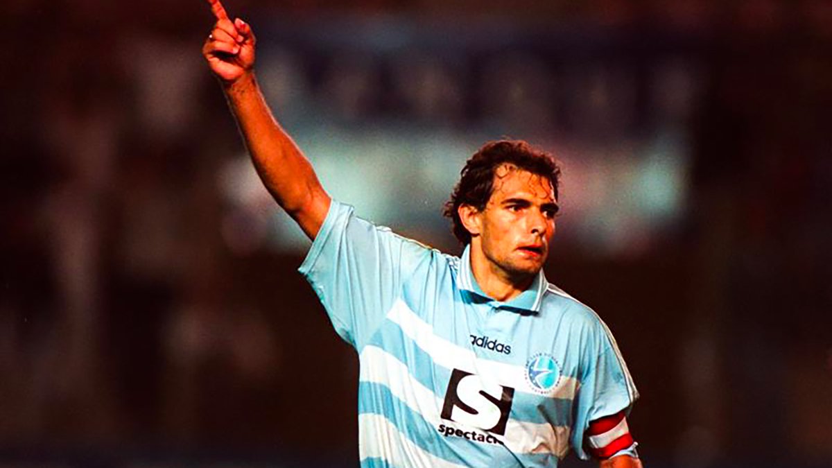 🔙 #RacingStory | 25 novembre 1997 En coupe UEFA, le Racing vient à bout de l’Inter Milan du Brésilien Ronaldo (2-0) avec des buts de Gérald Baticle puis du jeune Valérien Ismaël qui inscrit un splendide coup franc, l’un des buts les plus mythiques de l’histoire du club !