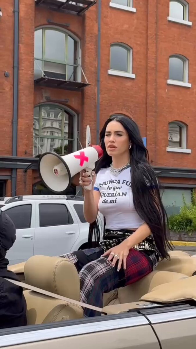 NO ME IMPORTA o en realidad SI porque Lali anunció nuevo tema y sale hoy a las 21 🛐🛐🛐🛐🛐🛐 Me importa MUCHO estoy re manija TE AMO LALI
