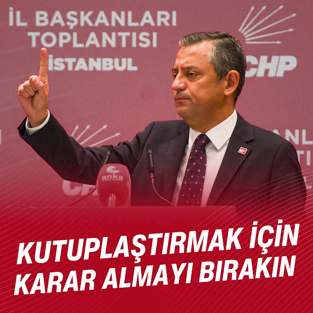 Genel Başkanımız Özgür Özel: “Bir kez daha uyarıyoruz, bu işleri bırakın, milletin gerçek dertleriyle uğraşın. Velev ki uzaklaştırdınız, o teğmenlere tek tek sahip çıkacağız. Ve gelecek seçimi kazanıp Mustafa Kemal’in askerlerini Mustafa Kemal’in ordusuna geri kazandıracağız.”