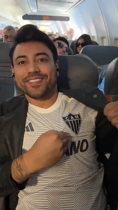 Com direito a um #GaloNaPele sinistro e forte presenรงa da Massa em Confins, partiu Argentina! ๐จโ๏ธ๐ฆ๐ท