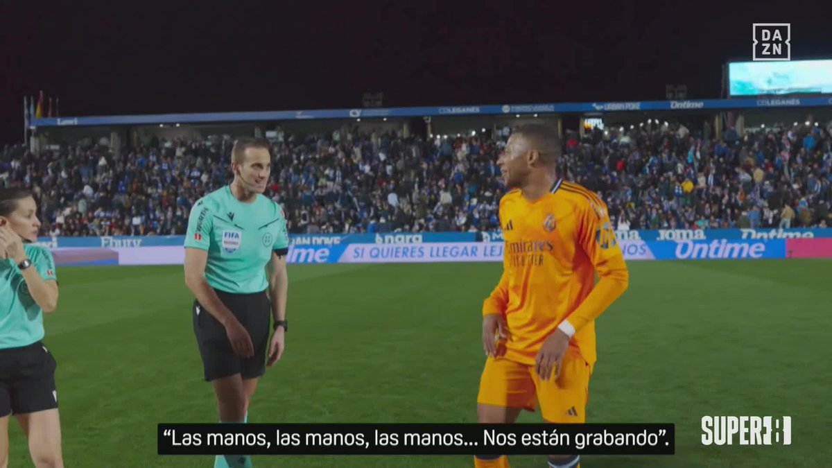 🗣️ "Las manos, las manos... nos están grabando" El buen rollo entre el árbitro y Kylian Mbappé en el descanso del Leganés-Real Madrid #Super8