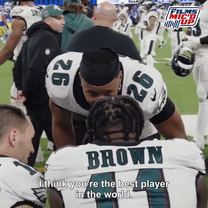 A.J. to Saquon: “I think you’re the best player in the world.” Saquon to his o-line: “WE broke the record. We broke Shady’s record.” Vibes are very very high. 📈
