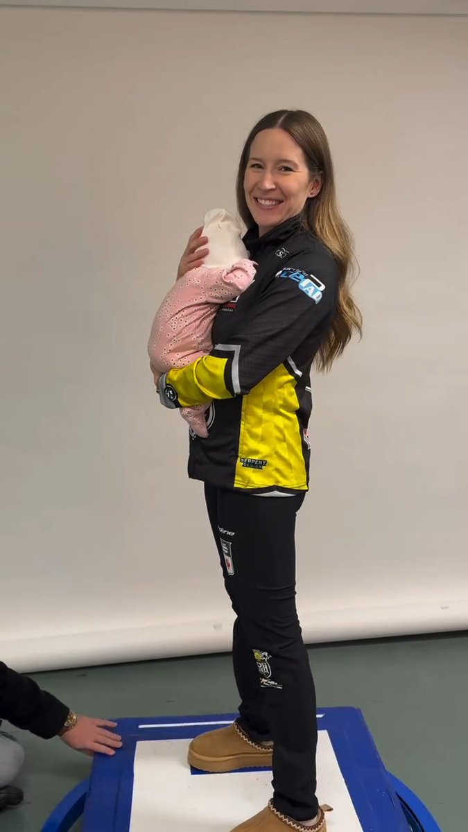Kaitlyn Lawes is back in the house…with a new addition to the team. 🥹🫶🏻 #Curling #GSOC #KaitlynLawes