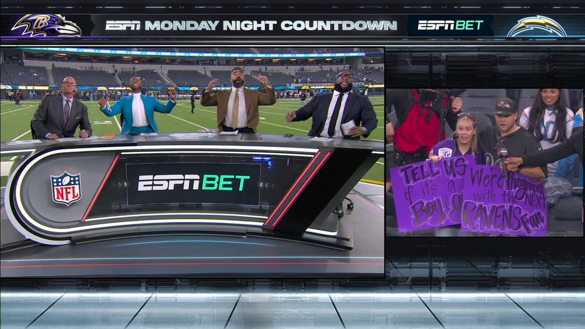 The Monday Night Countdown crew did an impromptu gender reveal with a couple in the stands 👶