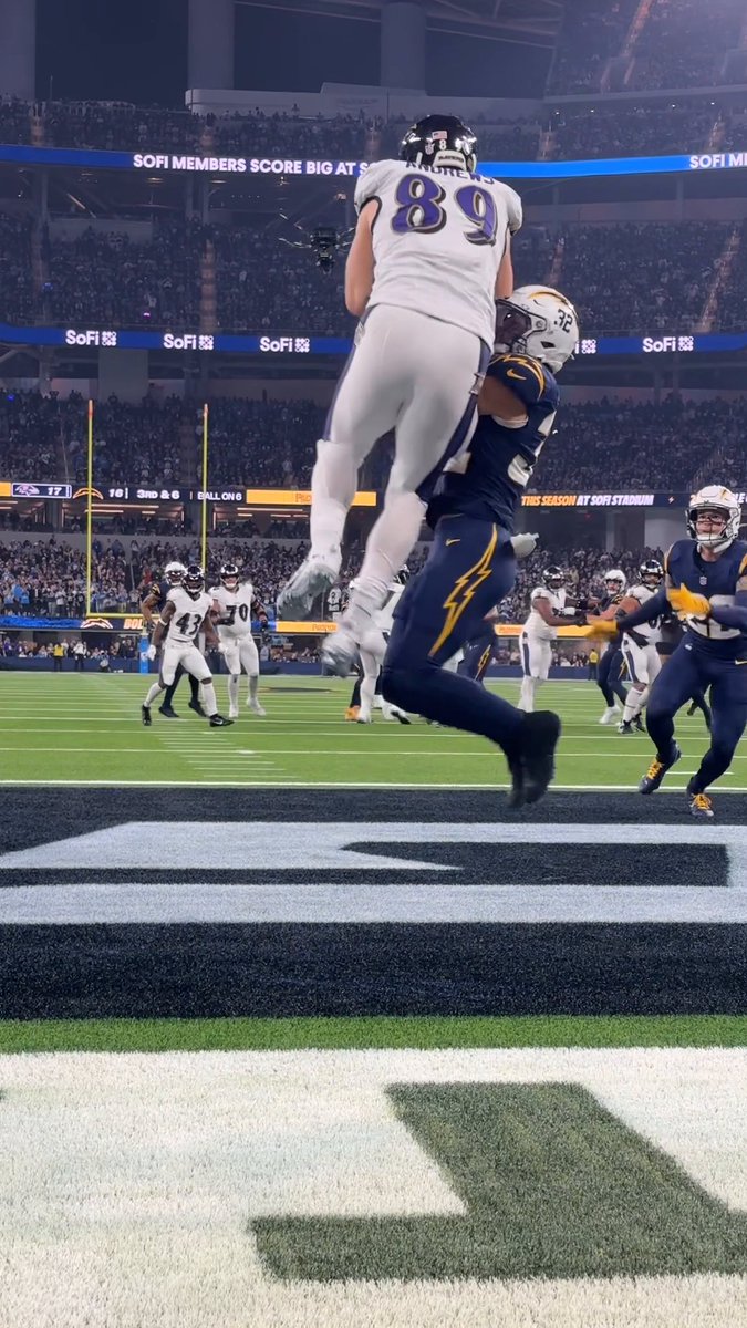 WHAT A CATCH FROM MARK ANDREWS 😤