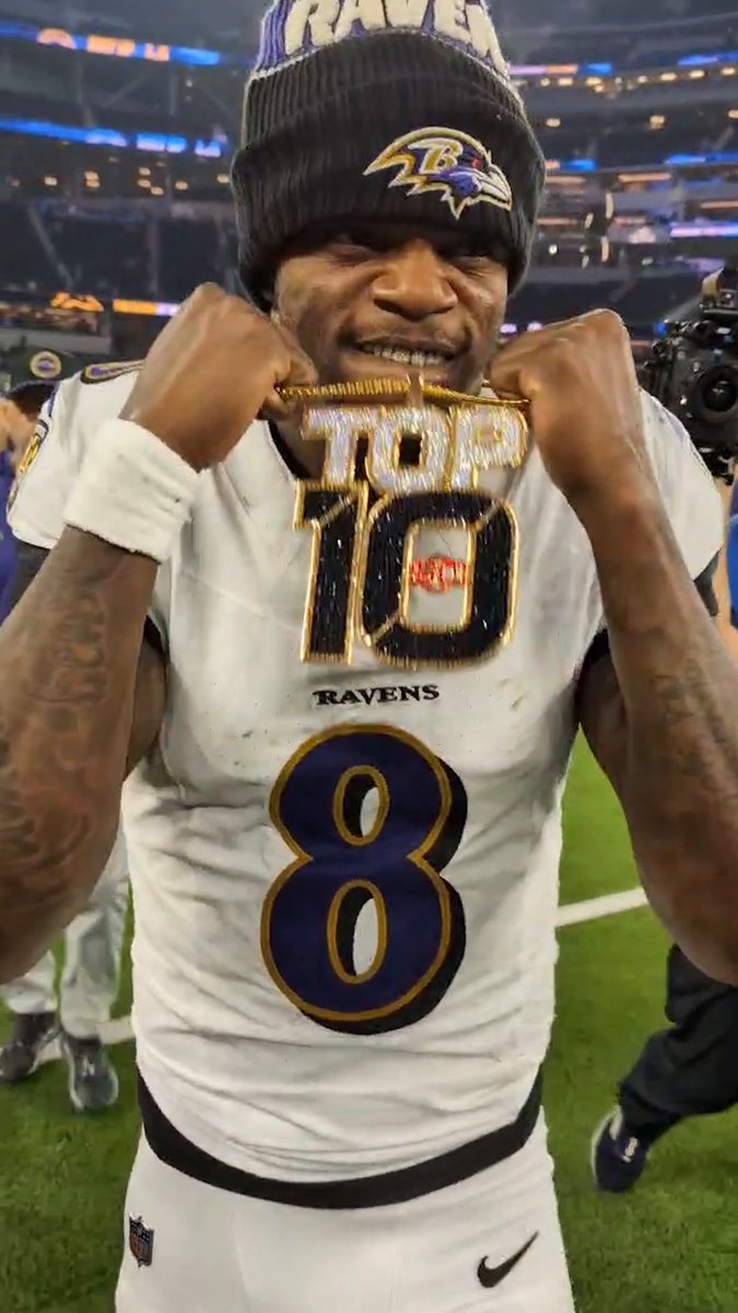 "Top 2, Not 2" 👑 Lamar Jackson flexing #SCTop10 chain 🥶