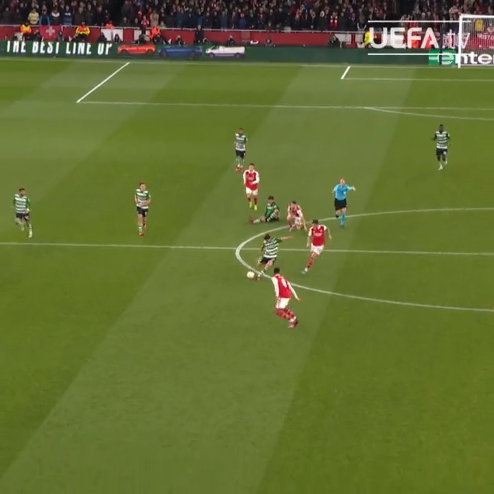 Sporting vs Arsenal today... when Pedro Gonçalves did this. 46 yards out. 🤯🇵🇹