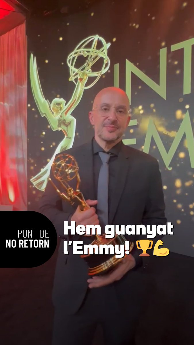 Hem guanyat l'Emmy! 💪 👉La sèrie documental de 3Cat "Punt de no retorn" s'emporta un premi Emmy a la categoria de millor sèrie de format curt 💥 Guardó internacional d'altíssim nivell! Dirigida per Raul Gallego Abellan Felicitats! Catalunya Ràdio 3catinfo #PuntDeNoRetorn3Cat #iemmyWIN