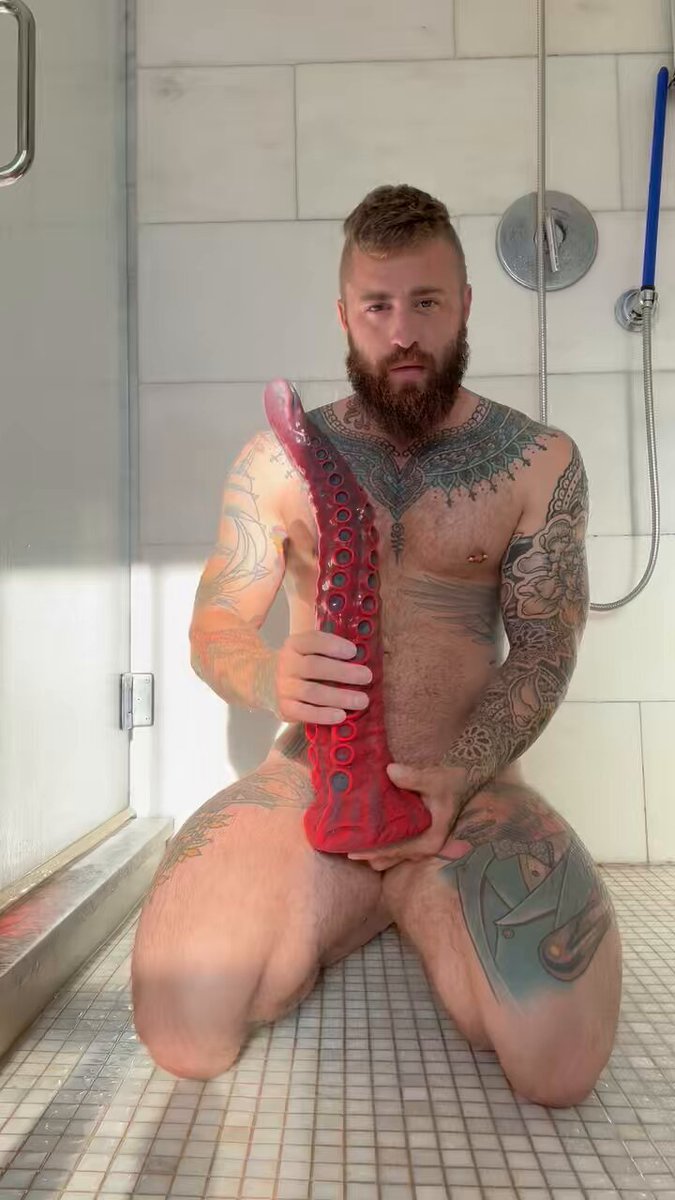 Woke up this morning with my pussy starving for attention! 🍆🐙 My new Bold tentacle got the job done nicely and still size to grow and stretch out! Who wants to hold it for me? Thanks to: Juliet & Martin's Toy Store #fisting #dildo #gayporn