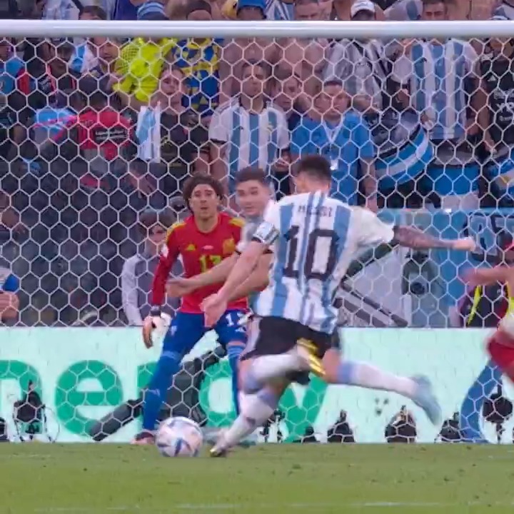 Há dois anos, Lionel Messi tirava a corda do pescoço da Argentina no Catar e mudava a história daquele Mundial.
