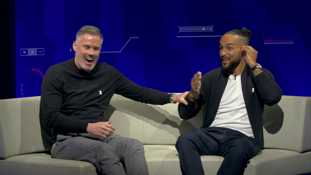 🗣️ "Leave the football, before the football leaves you" Jamie Carragher wasn't happy with Theo Walcott stealing his saying 😂🤣