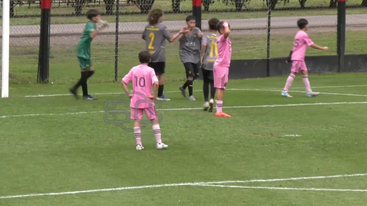 ¡NOOO BENJA! Al hijo de Luis Suárez le sacaron en la línea lo que era su doblete contra Peñarol. Atención al vendaje de la mano... ¡IGUAL QUE EL PISTOLERO!