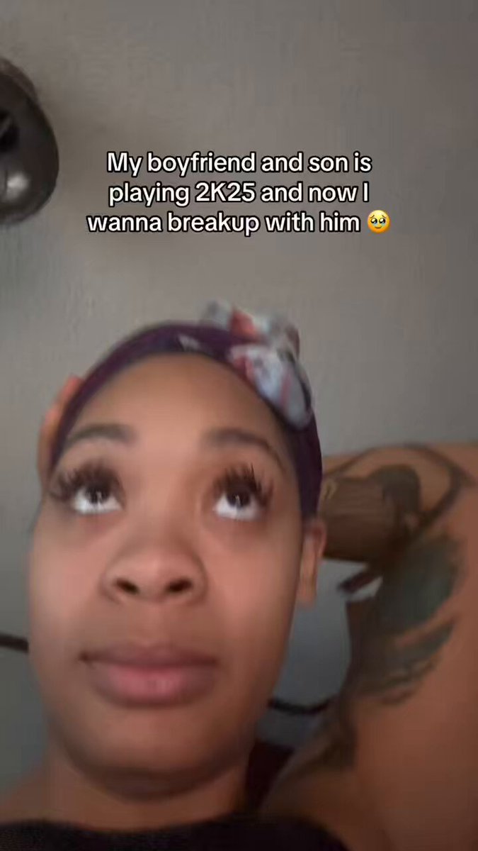 Her boyfriend and son where playing 2K together😂