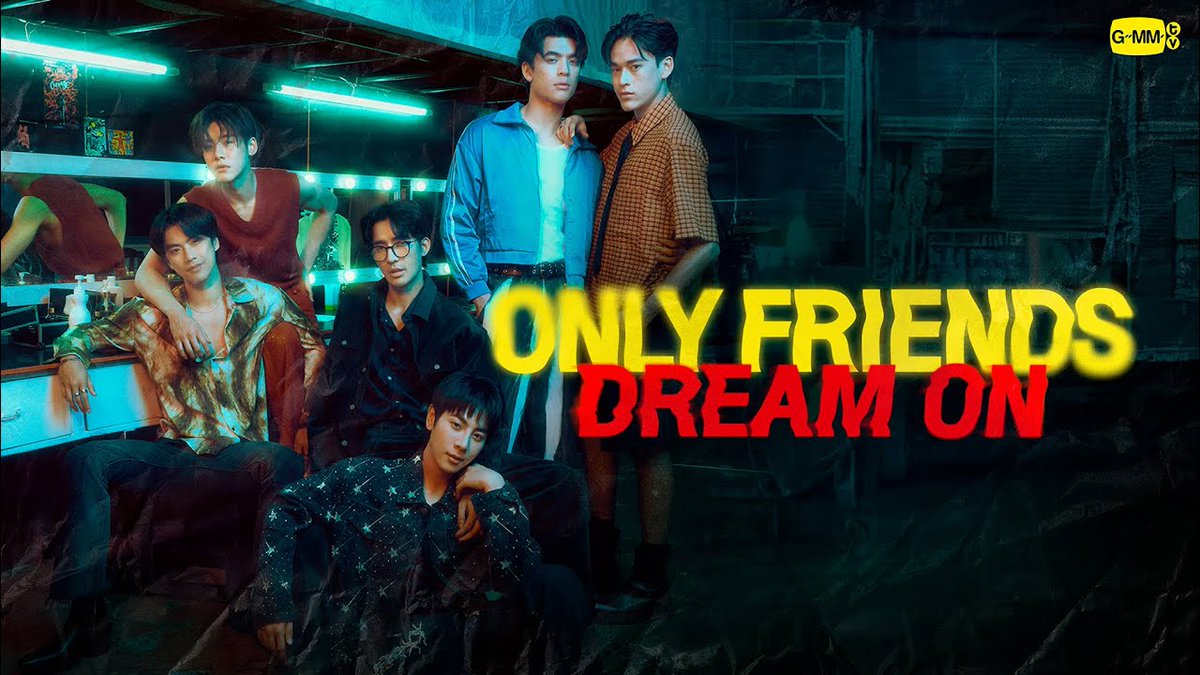 🚨Confira trailer de #OnlyFriendDreamOn, novo BL com #OhmLeng, #EarthMix e #JossGawin! #GMMTV2025 Mix e Joss estrelam um drama dirigido por Earth, ex de Mix. Leng, apaixonado por Earth, está furioso, enquanto Ohm gosta de Leng e Gawin de Joss. O caos domina os bastidores.