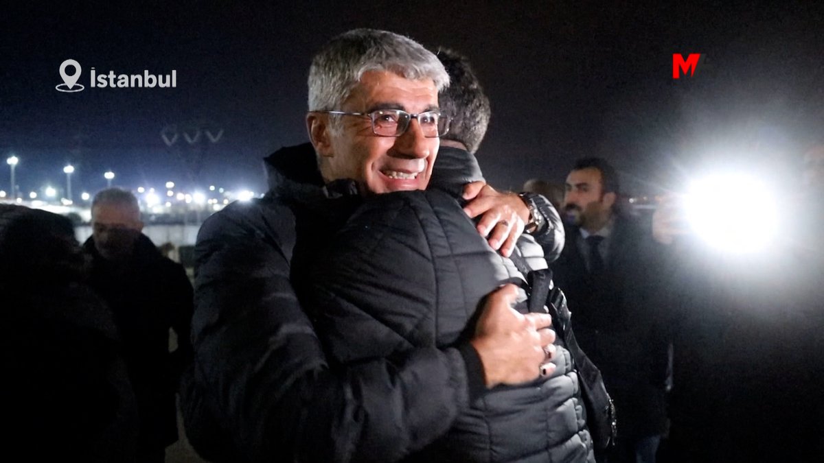 Şair İlhan Sami Çomak, 30 yılın ardından tahliye edildi. Çomak’ın ilk sözleri “Üretilmiş karanlıktan gerçek karanlığa çıktım” dedi