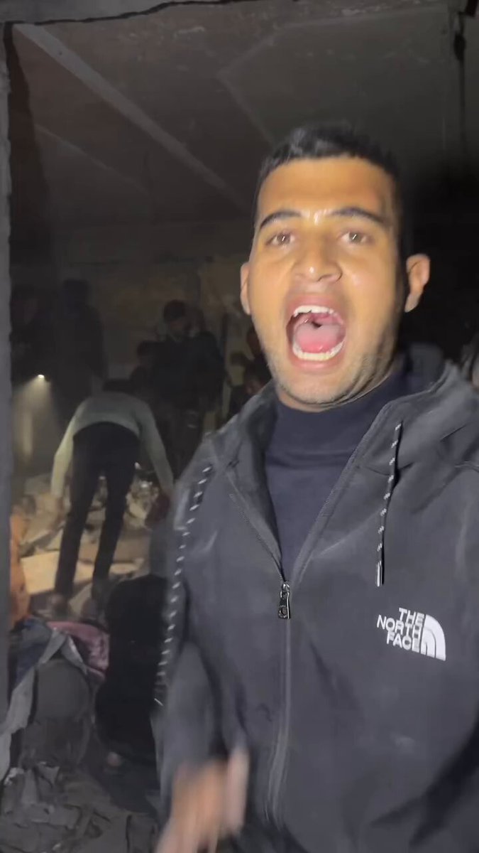 ⚡️BREAKING: While Netanyahu spoke about a ceasefire in Lebanon, the Israeli air force continued to bomb Gaza relentlessly resulting in a massacre in Al-Zaytoun Neighborhood.