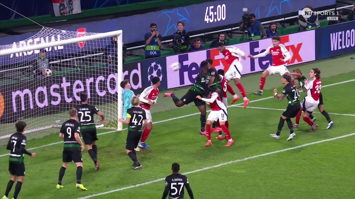 Gabriel makes it 3-0 to Arsenal just before the break with a towering header! 💥 He also hit Gyökeres' celebration 👀 📺 TNT Sports &amp; discovery+ UK