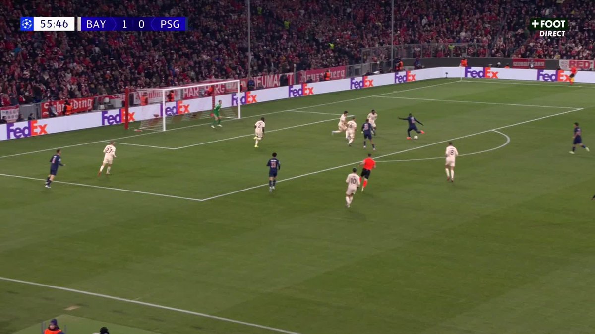 𝗟𝗘 𝗖𝗔𝗥𝗧𝗢𝗡 𝗥𝗢𝗨𝗚𝗘 𝗣𝗢𝗨𝗥 𝗢𝗨𝗦𝗠𝗔𝗡𝗘 𝗗𝗘𝗠𝗕𝗘́𝗟𝗘́ ! 🟥 Le match vire au cauchemar pour Paris. Rouge mérité ? 🤔 🎥 CANAL+ Foot