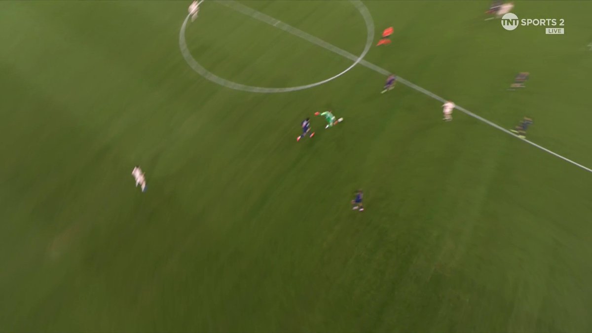 Manuel Neuer doing Manuel Neuer things 😅 📺 TNT Sports & discovery+ UK