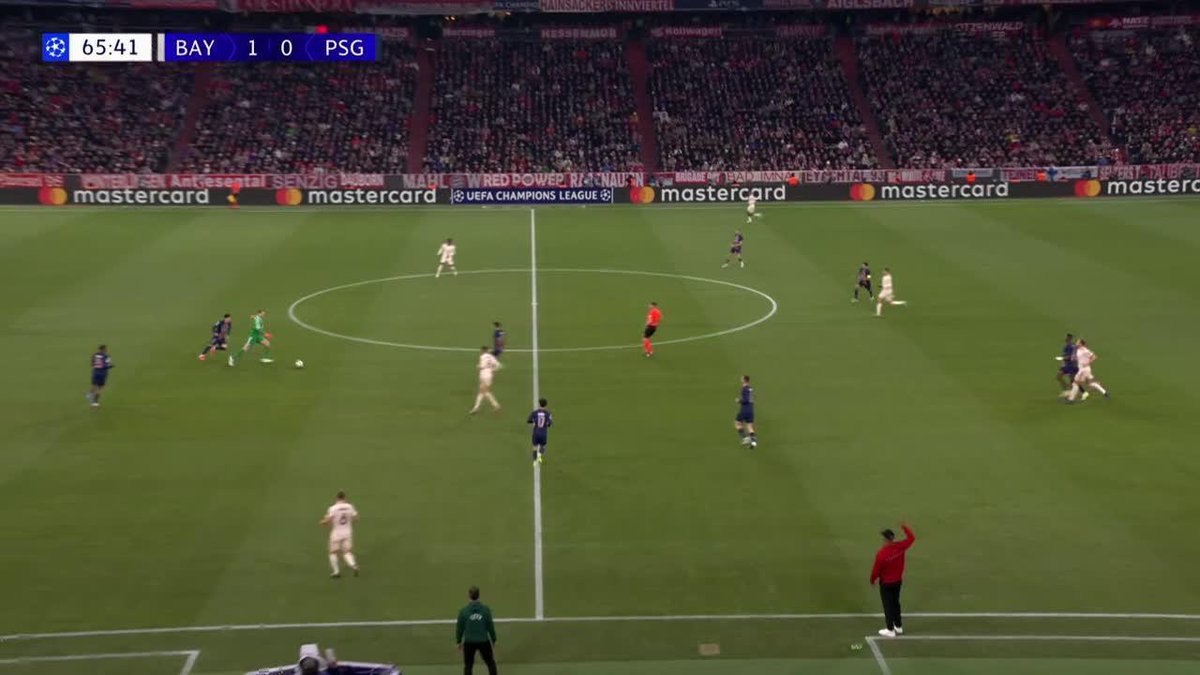 MANUEL NEUER, MODO MEDIOCAMPISTA. 🤯