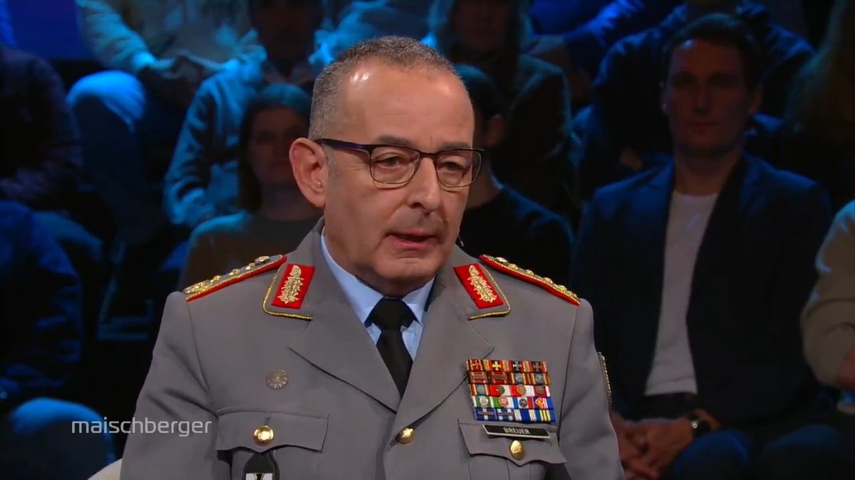 „Es geht nicht um die #Ukraine, es geht nicht um #Russland, es geht um den #Westen“, sagt der Generalinspekteur der Bundeswehr Carsten #Breuer (General Carsten Breuer). #Putin ginge es darum, das westliche System zu diskreditieren. #maischberger Das Erste