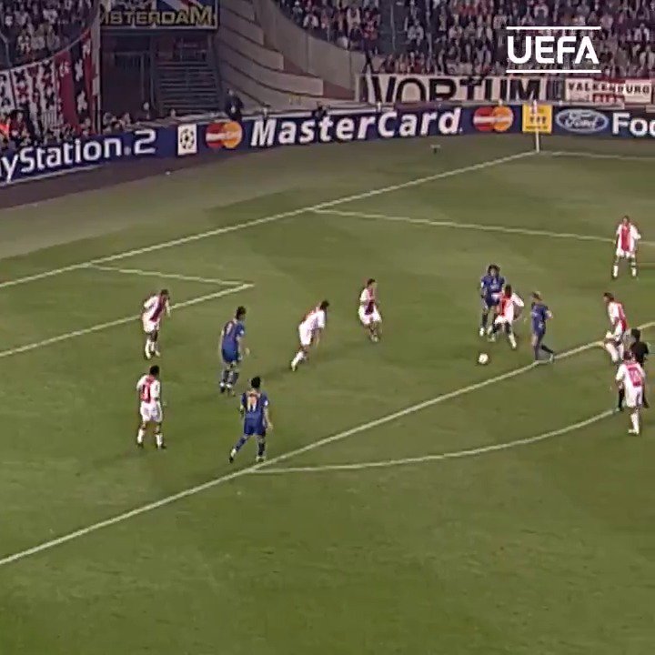 Del Piero + Camoranesi + (me pongo de pie) esta genialidad de Pavel Nedved. Belleza de gol. Miren la definición. CRACK TOTAL ⚽️