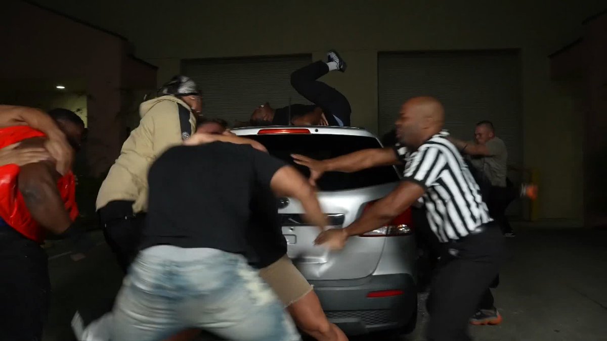🤯 🤯 🤯 It's absolute chaos in the parking lot!!! #WWENXT