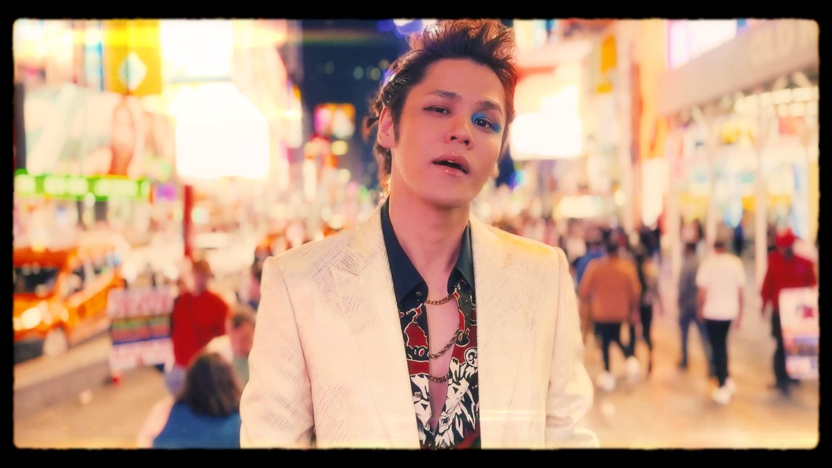 #宮野真守 26th Single 「DRESSING」MVが公開🎬️ ￣￣￣￣￣￣￣￣￣￣￣￣￣ アメリカ・ニューヨーク＆ロサンゼルス 撮影/レコーディングを追った映像に🎞️ マモが新たに纏うものとは… ▷MV本編はこちら ▷配信はこちら #宮野真守DRESSING