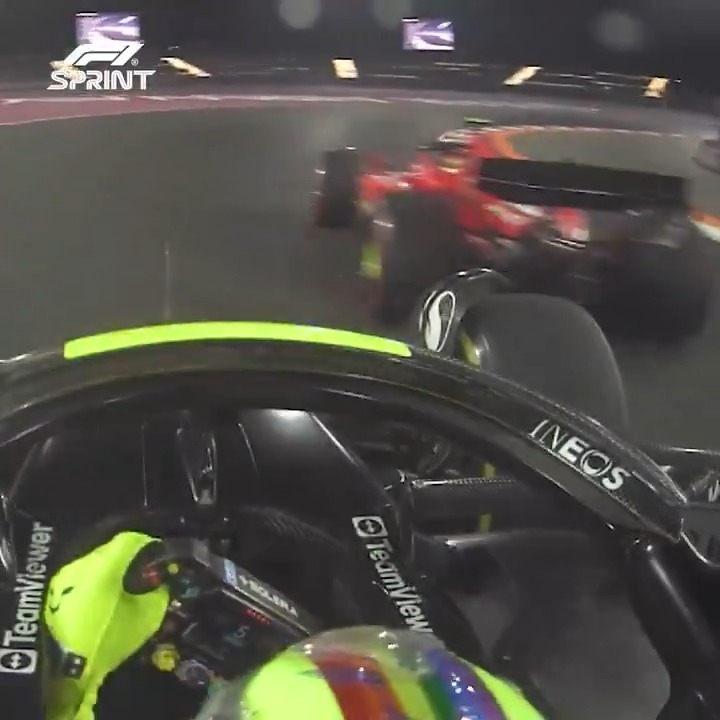 Lewis on the charge 💪 Hamilton picks off both Ferraris one after another 👏 #F1Sprint #QatarGP