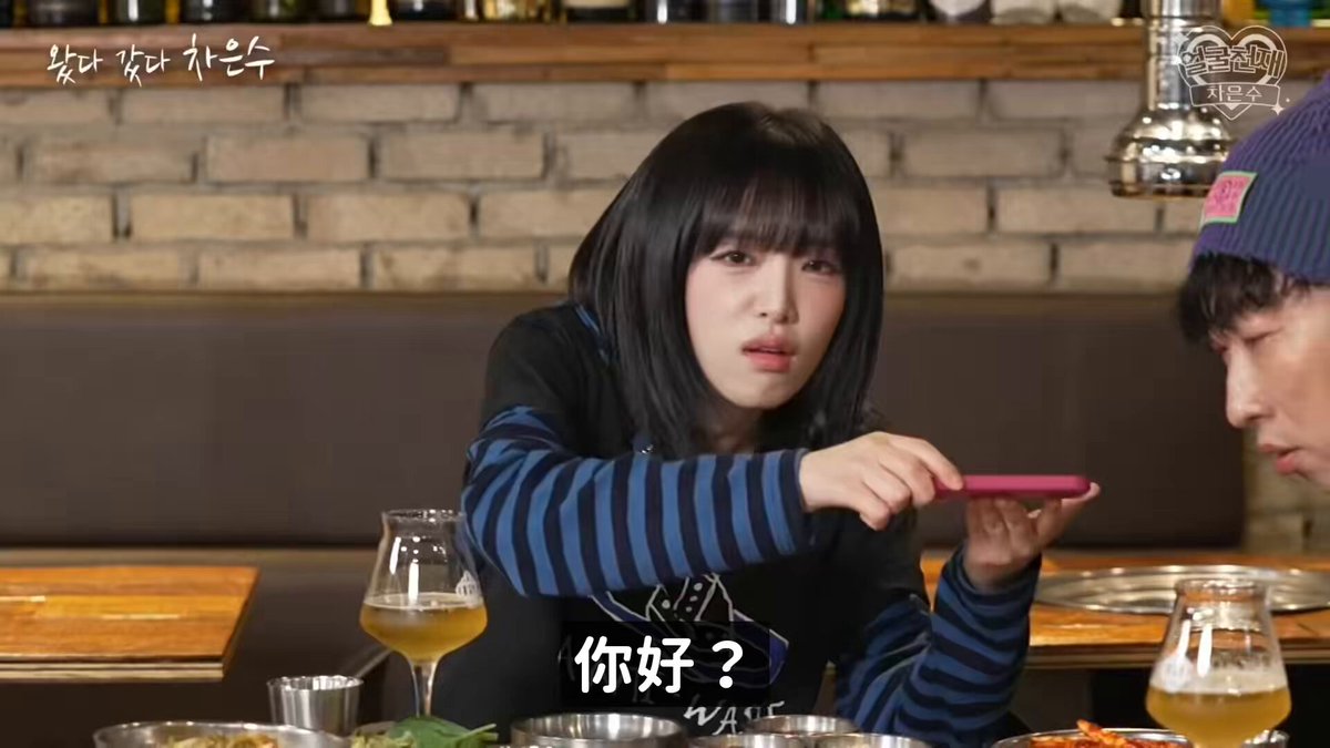 一聽到是叡娜歐尼馬上就開始撒嬌的員瑛🥰 🐰愛大家愛作家們愛叡娜歐尼 🐥齁嗚嗚(🥺) ：不能只愛我就好嗎？ 🐥把電話給我！